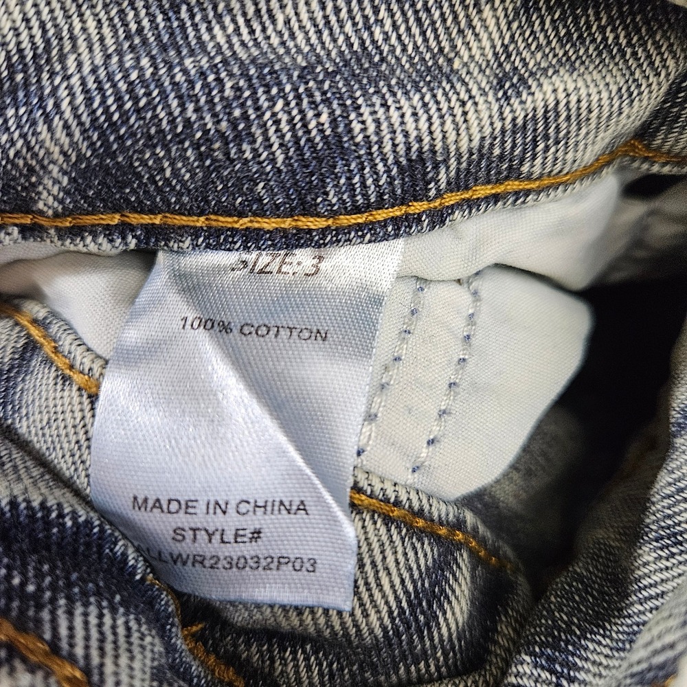 Fashion Nova Tall Artesia Tinted Baggy Jeans Light Wash Size 3 TALL - Picture 4 of 9